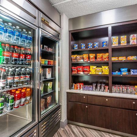 Super 8 By Wyndham The Woodlands North Hotel Ngoại thất bức ảnh