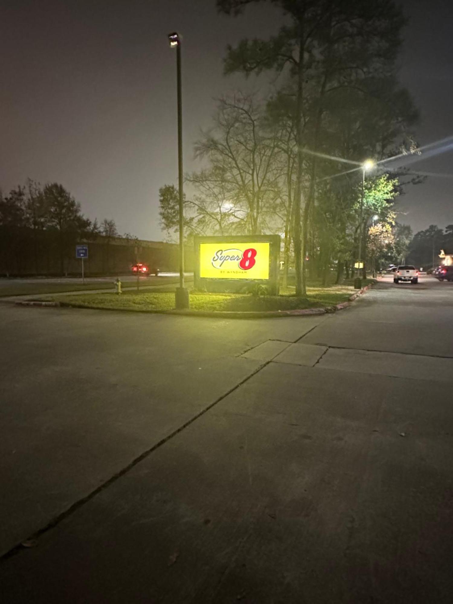 Super 8 By Wyndham The Woodlands North Hotel Ngoại thất bức ảnh