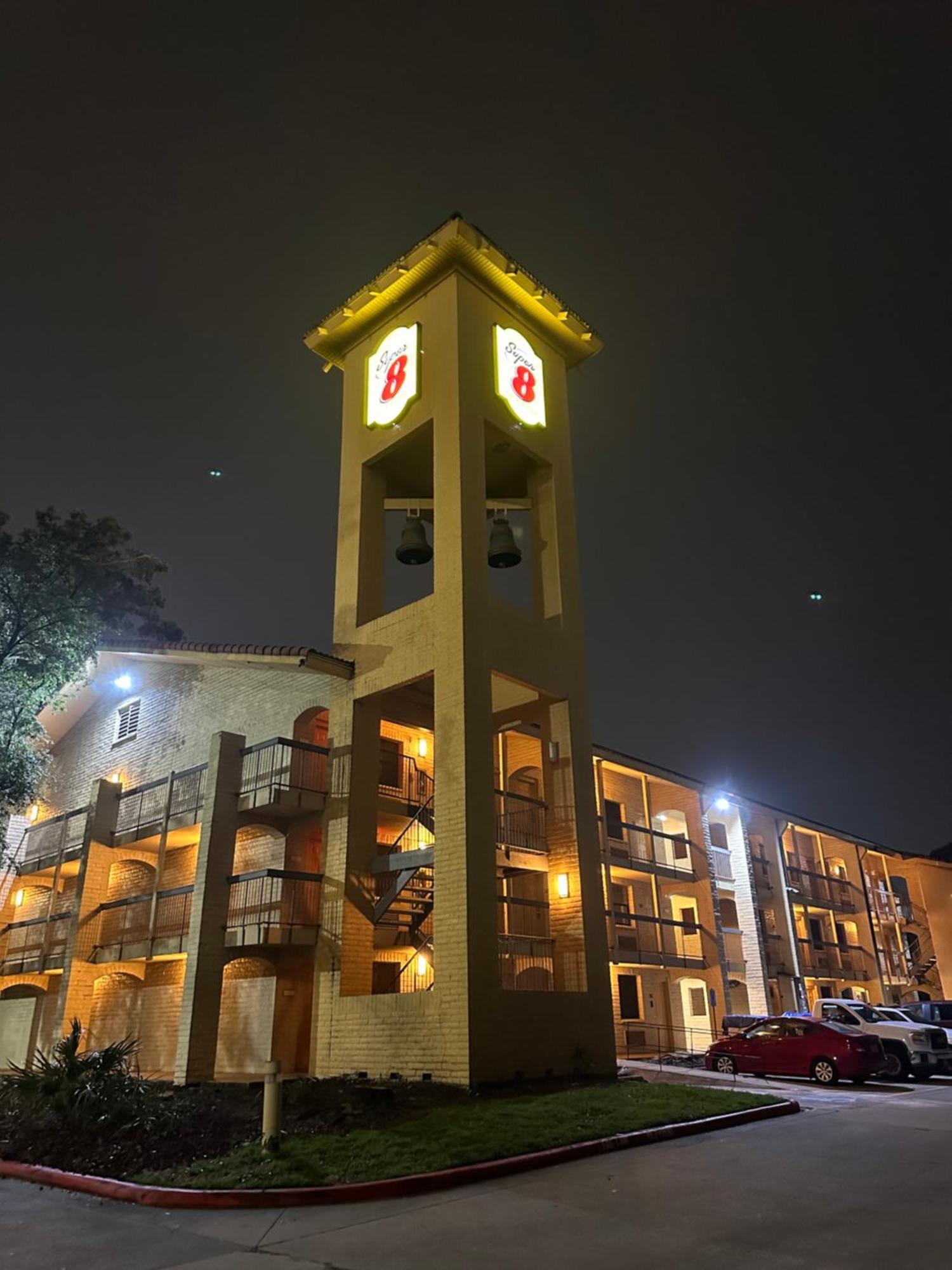 Super 8 By Wyndham The Woodlands North Hotel Ngoại thất bức ảnh