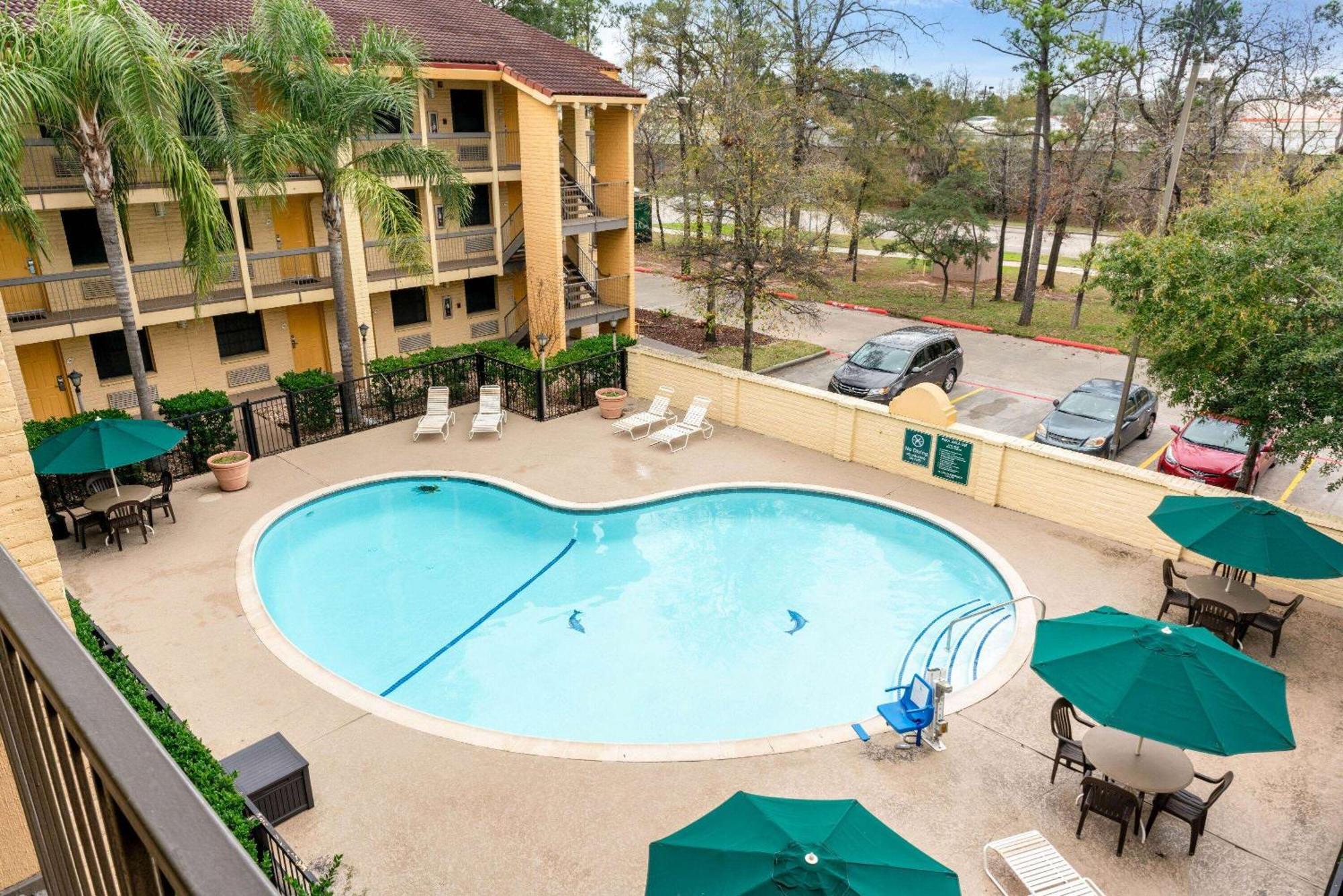 Super 8 By Wyndham The Woodlands North Hotel Ngoại thất bức ảnh