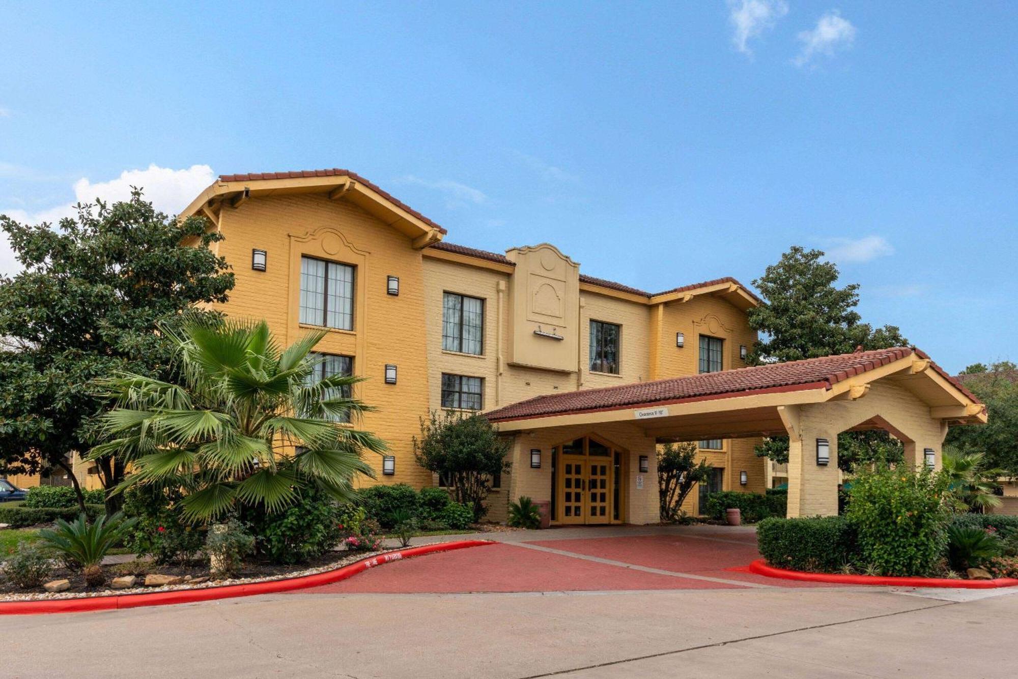 Super 8 By Wyndham The Woodlands North Hotel Ngoại thất bức ảnh