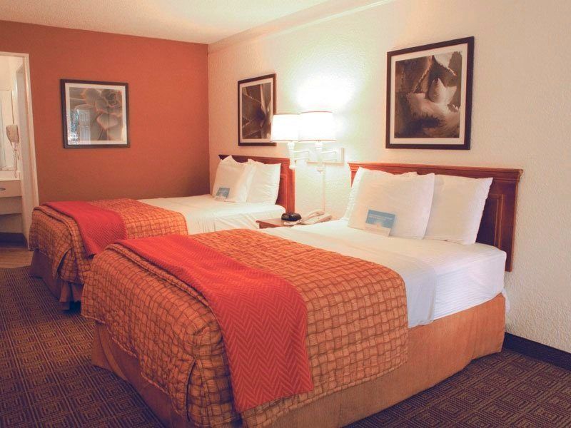 Super 8 By Wyndham The Woodlands North Hotel Ngoại thất bức ảnh